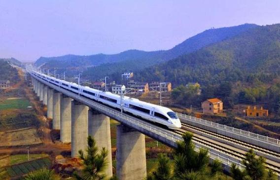 内蒙古在建的一条高速铁路，全长519公里，预计2023年建成
