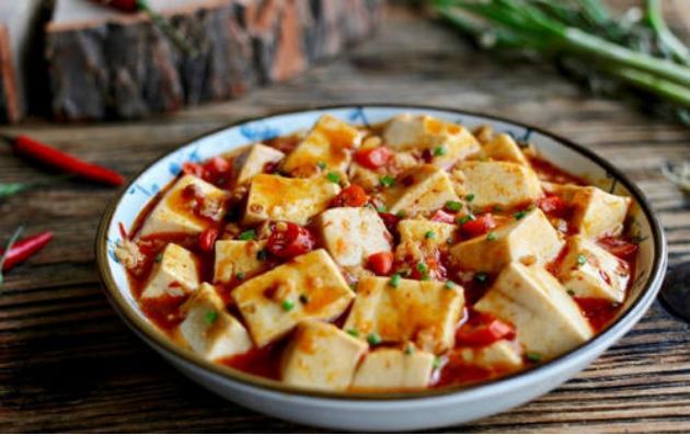 吃货美食：口水鸡、生汆丸子汤、家常香辣豆腐、葱油白切鸡的做法