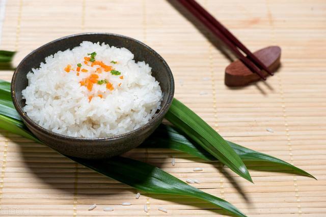 蒸米饭，用冷水还是开水？原来一直做错了，难怪米饭吃起来不香