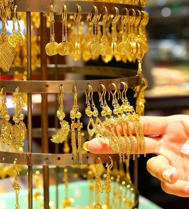 黄金首饰价格继续大涨到588一克，买黄金首饰，还要再等吗？