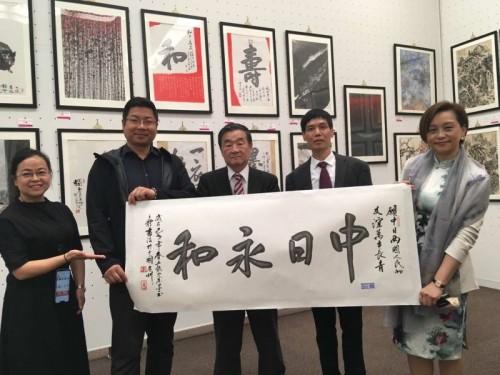 军旅艺术家朱墨创作巨幅国画作品《珠江红》，庆祝建军93周年