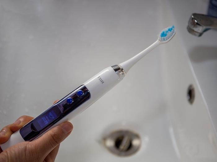 电动牙刷也带显示屏？——TBR 消毒杀菌声波电动牙刷轻体验
