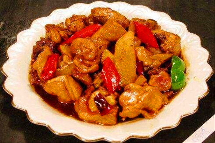 家常美味，一学就会的黄焖鸡块，这样做，鲜香浓郁，家人都爱！