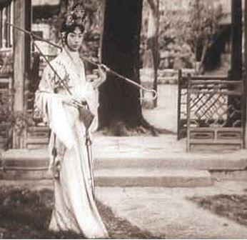 鲁迅为何不屑梅兰芳：中国最伟大最永久的艺术是男人扮女人
