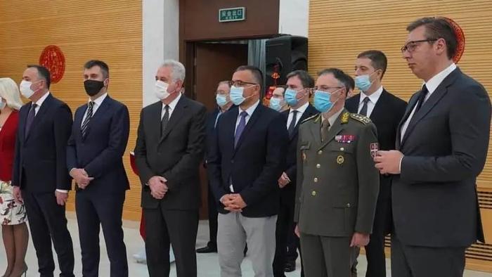 塞尔维亚总统武契奇等政府官员做客中国驻塞使馆,图自社交媒体