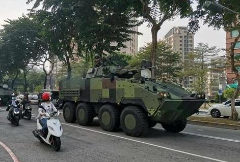 云豹装甲车现身台中街道 图源:台媒