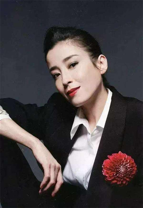 下载宫泽理惠影视作品，体验不一样的视觉盛宴 (宫泽理惠怎么样)