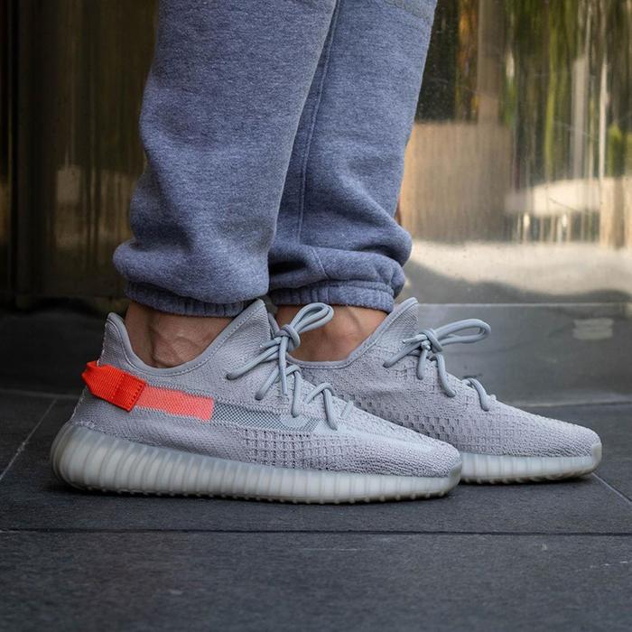 抄底Yeezy 350 V2 就现在！白斑马历史新低！但有几双逆风起飞！