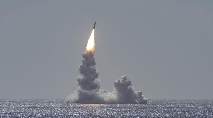 图:今年2月,美国海军试射最新型的三叉戟D5 LE,该导弹最大射程超过12000公里,最多可携带14枚爆炸当量为十万吨的W76核弹头。