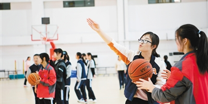 怎么才可以当上体育老师 w700h350z1l10t10ea8.jpg