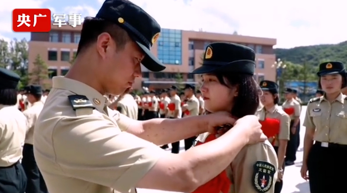 [转载]【原创】读诗人青山隐士《古风诗：军嫂的爱歌词二首》题照