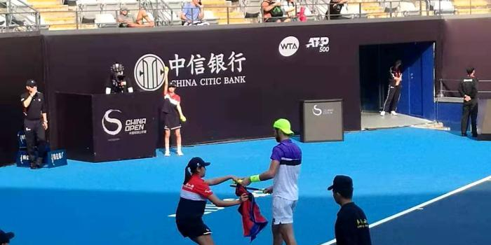 如何成为网球球童 w700h350z1l10t10519.jpg