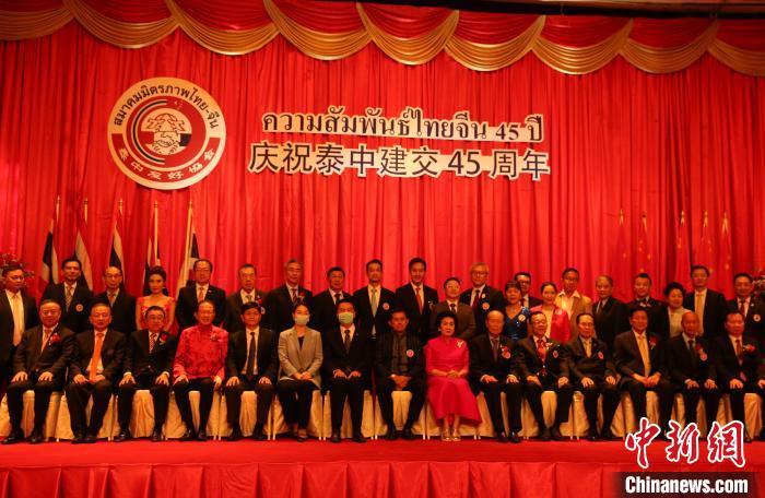 嘉宾合影 王国安 摄