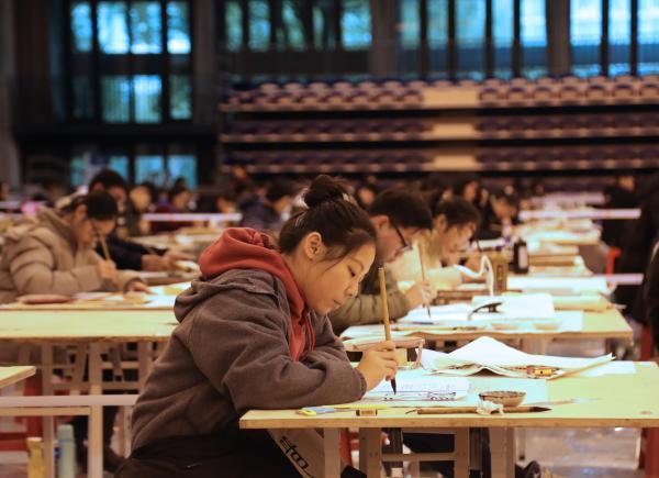 以往,中国美院中国画专业考试现场