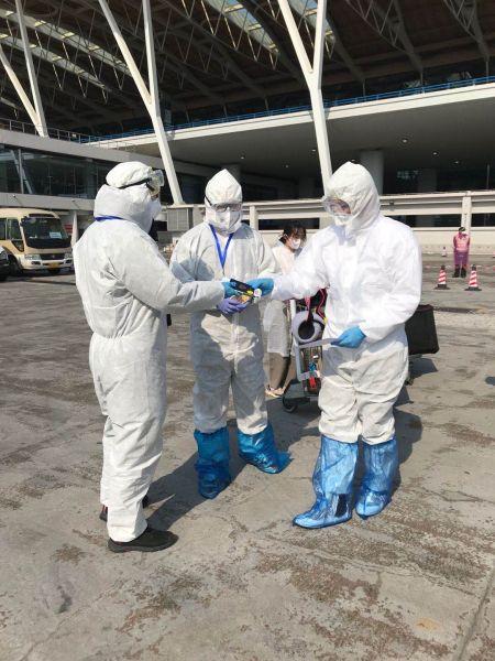 普陀区级机关干部增援浦东机场入境防疫工作
