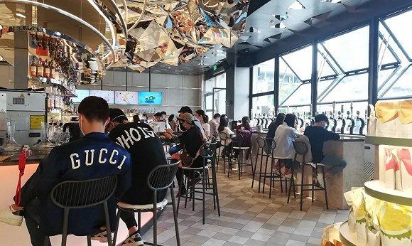 周末下午最具人气的饮品店,生意恢复良好