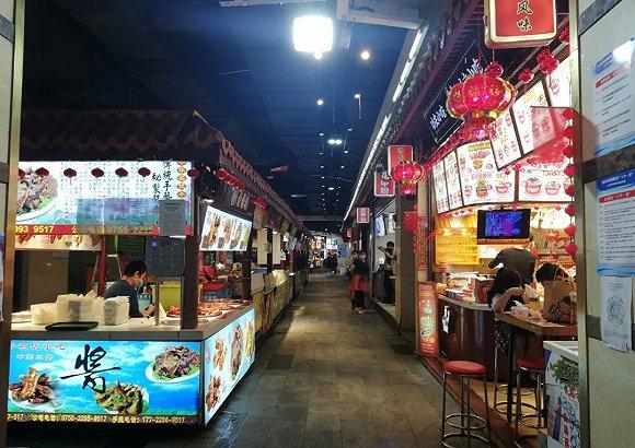 食客稀少的美食街
