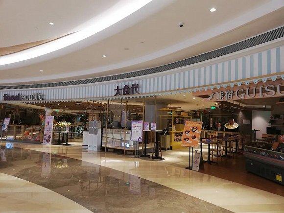 以往聚集大批顾客的开放式食堂,都不开放