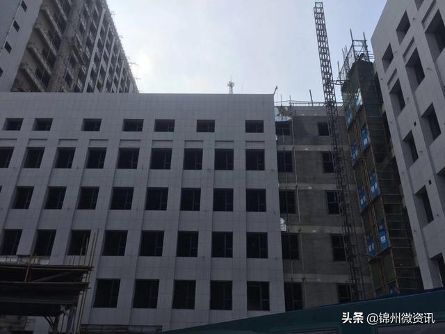 期待！锦州市中心医院新楼工程建设进展！外墙体开始装饰！