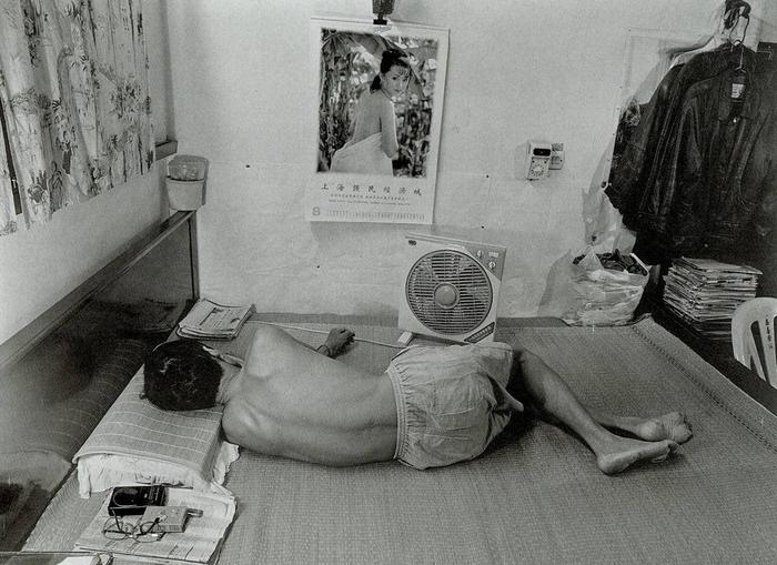 夏日,一位男子在家中打盹儿,东宁路,1998年