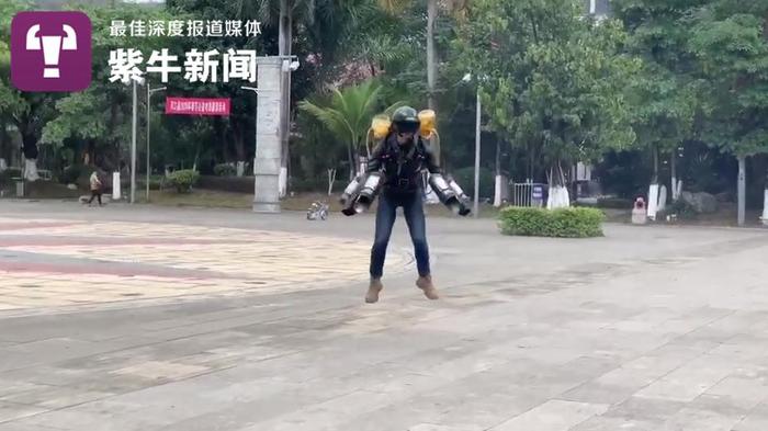 刘东升在飞行中