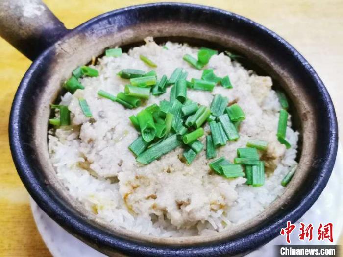 梅香肉饼煲仔饭 郭军 摄