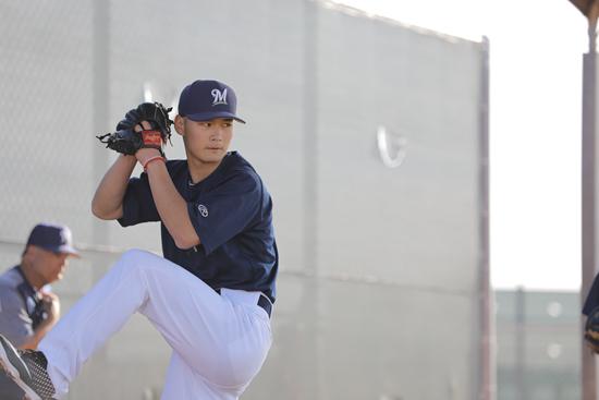 棒球少年赵伦在训练中。 MLB供图