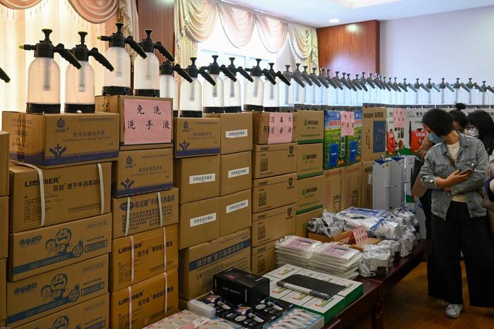 上海市位育中学防疫物资储备室