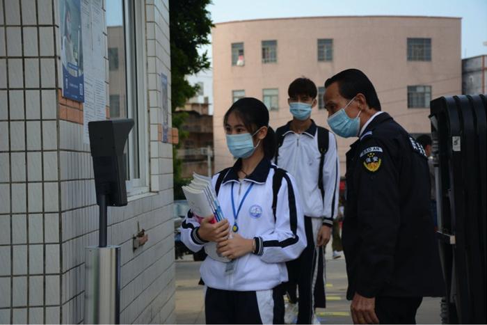 1.5万人的学校如何防疫?惠来市第二中学启用企业微信智能测温解决方案