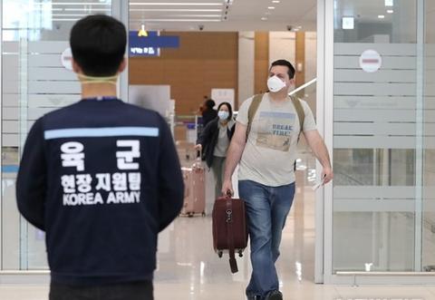 8名外国人拒绝隔离 被韩国遣返