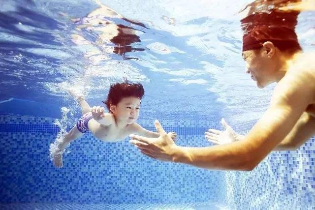 宝宝游泳课一节上百元，只因好处多？这5个健康安全隐患需警惕
