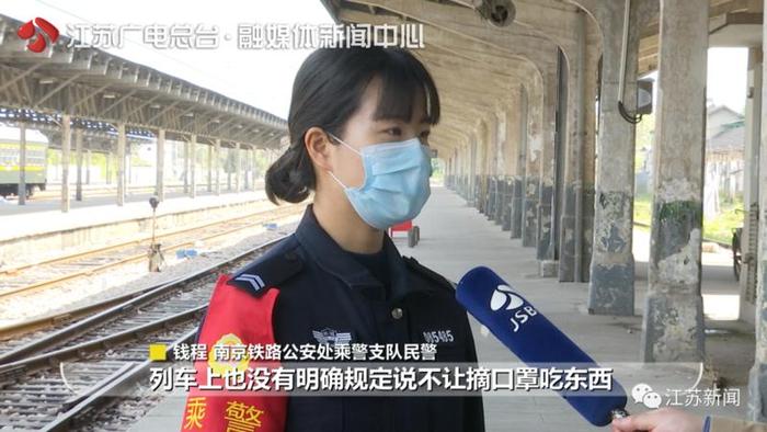 【关注】高铁上两个姑娘摘口罩吃饭被打！打人者：我是为了全车厢！