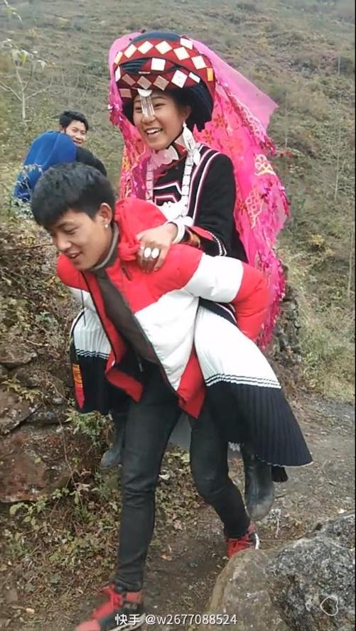 过年杀猪、带孩子、吃喜宴、背新娘,悬崖村的村民用快手记录这里独有的生活。