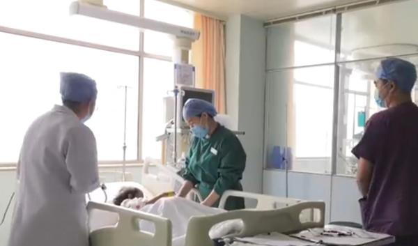 滨州1岁宝宝误把一7号电池放入口中后爆炸，经手术已出院