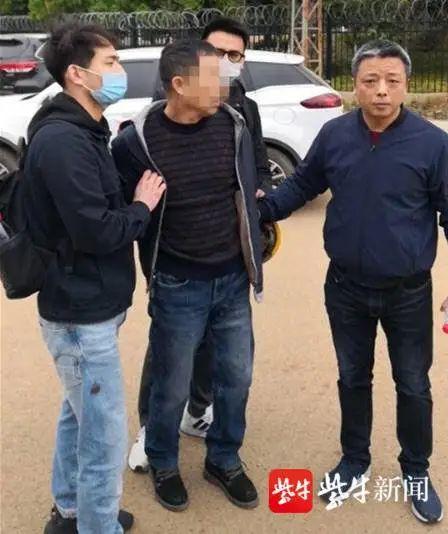 程某被擒。