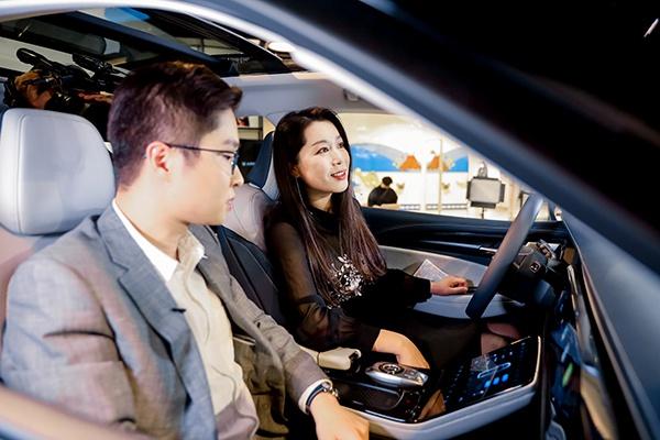 智能、舒适、安全，ARXFOX αT定义汽车行业新方向