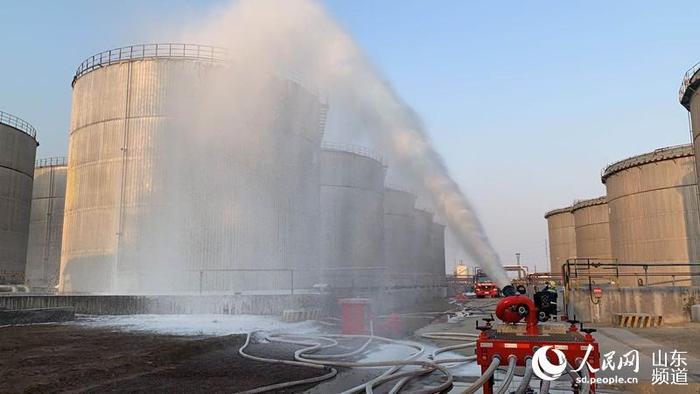 潍坊消防支队组织开展石油化工实战拉动演练
