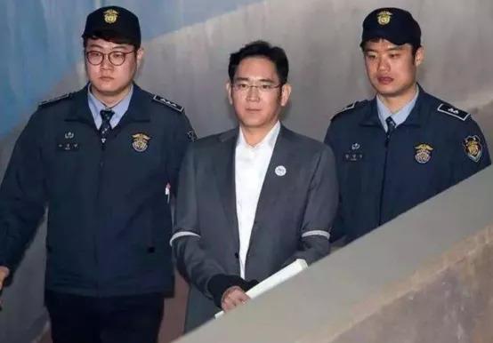 图注:李在镕因为行贿案入狱