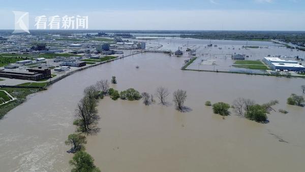 密歇根两座大坝决堤1.5米洪水淹没城市 州长呼吁4万人撤离