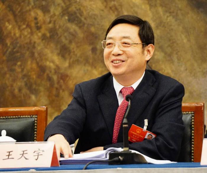 (全国人大代表、郑州银行董事长王天宇,郑州银行供图。)