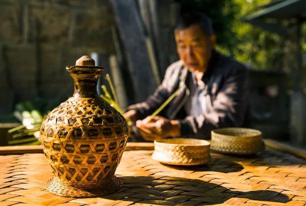 邂逅·潞江：览世界名山，品民族风情