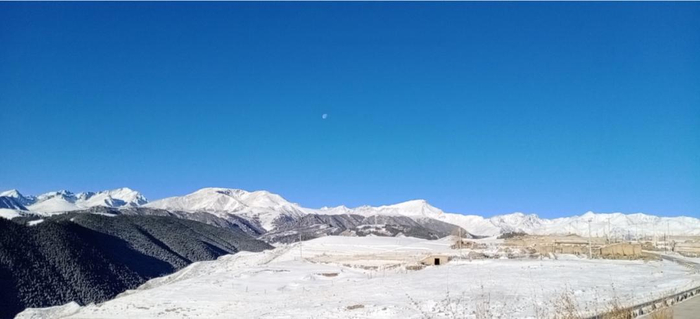 冬日雪后祁连山