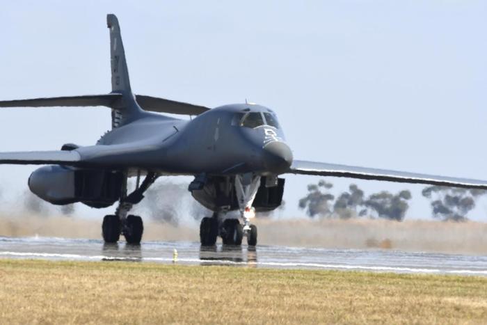 B-1B轰炸机去除核能力后,成为美国空军的多用途平台