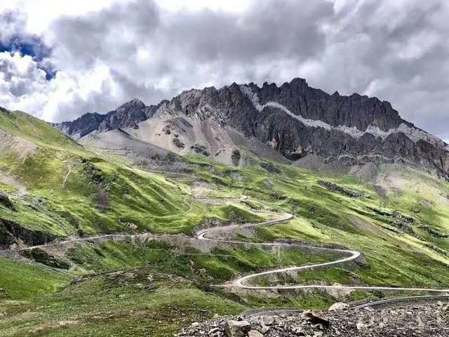 四川版独库公路！成都出发2天往返，邂逅草原野花、雪山云海美景