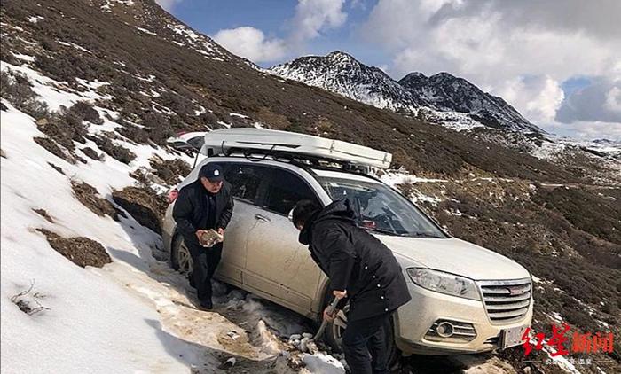2名广东游客被困4000米冰雪高山 四川木里民警13小时紧急救援