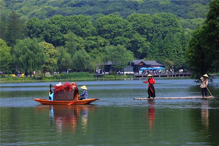 “五一”期间,无锡鼋头渚景区举办“水上古韵游园会”,增添景区游趣。 周健摄