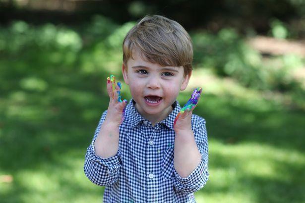 梅根发儿子可爱视频为其庆祝1岁生日，阿奇像梅根还是哈里引热议