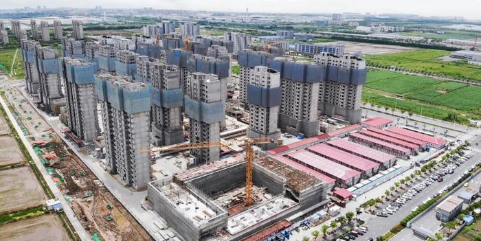 上海临港产业区28栋公租房封顶，建成10年后可上市交易