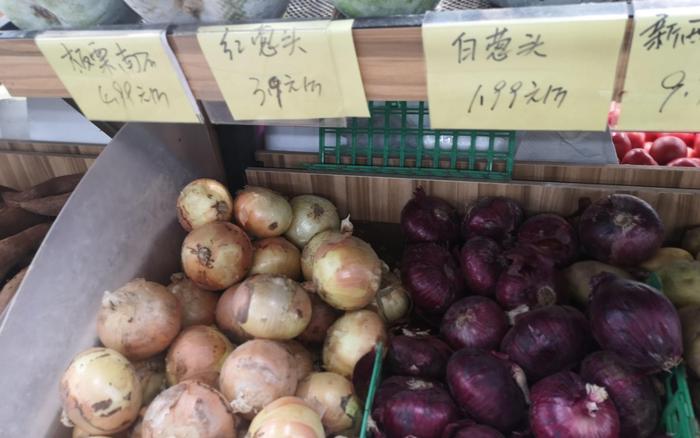 北京社区超市洋葱价格。新京报记者 田杰雄 摄