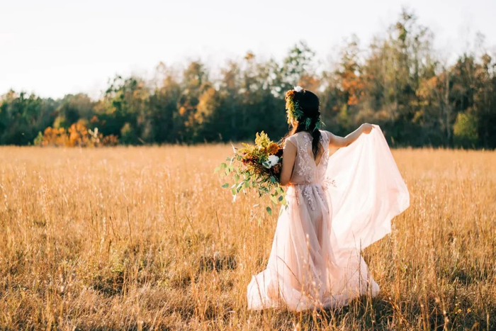 随着阅历的增加,女性的魅力逐渐绽放。/unsplash